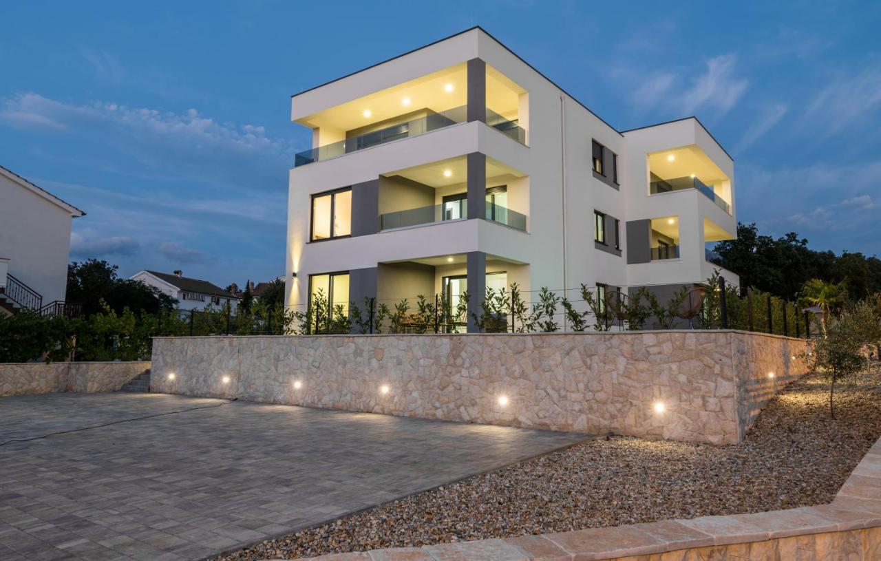 Vila Stemark Njivice Buitenkant foto