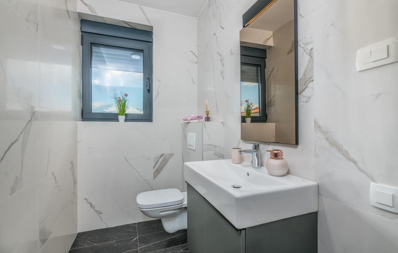 Vila Stemark Njivice Buitenkant foto