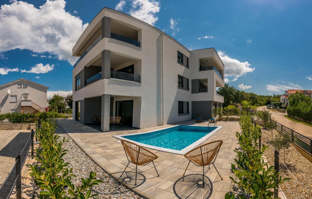 Vila Stemark Njivice Buitenkant foto
